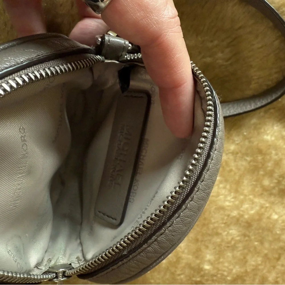 Michael Kors Taupe Leather Coin purse/Wristlet - Picture 3 of 4